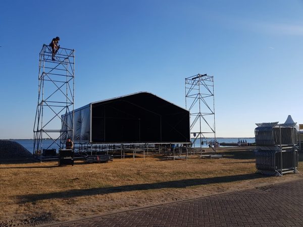 Overdekt Podium 10x10 - PRIJS OP AANVRAAG